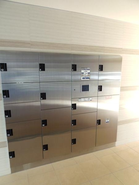 Luxe大正のエントランス|★嬉しい宅配ボックスも★