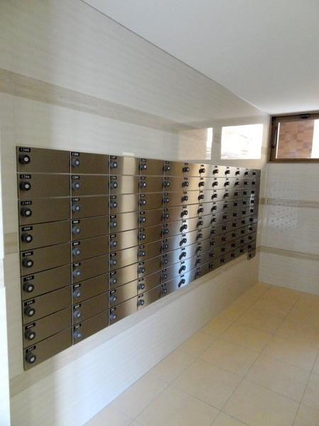 Luxe大正のエントランス|★集合ポストです★