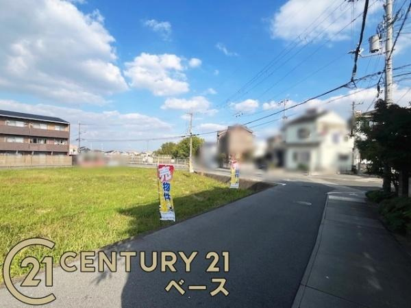 香芝市逢坂２丁目の売地の前面道路含む現地写真