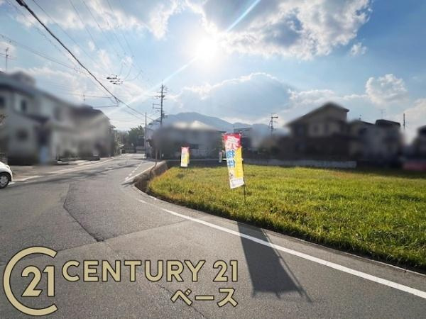 香芝市逢坂２丁目の売地の前面道路含む現地写真|■現地撮影写真■小学校まで徒歩圏内に立地しますので、お子様の通学も安心です！