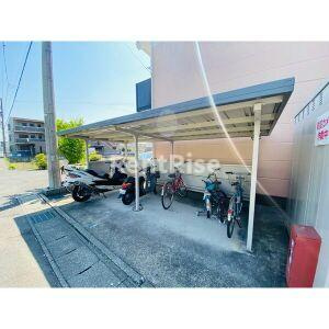 Dup猿海道　Ａ棟の駐車場