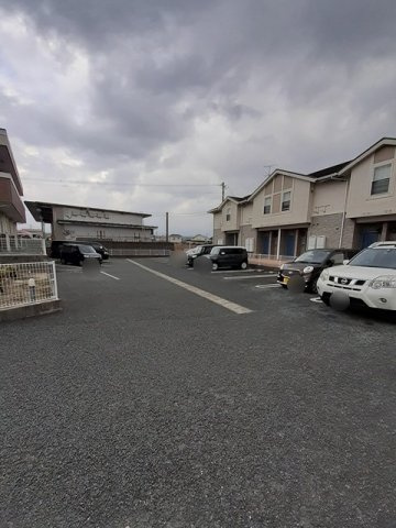 ファインの駐車場