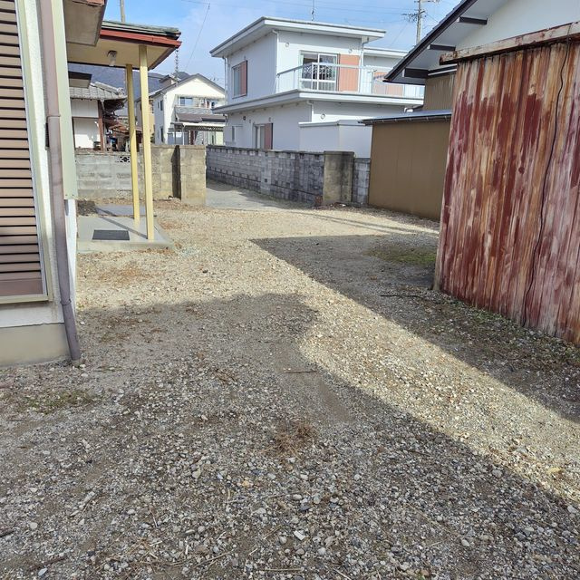 大野町西方859番地4貸家の駐車場