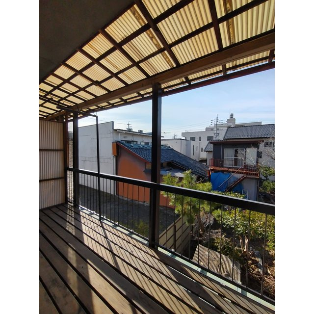 長谷川アパートのバルコニー
