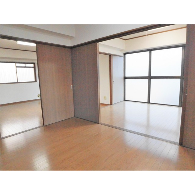 岐阜市早田栄町３丁目のアパートの居間・リビング