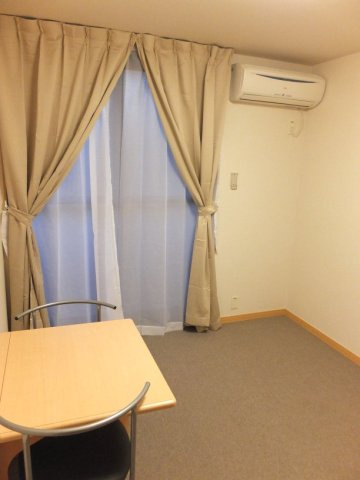 レオパレスみらい本町の居間・リビング