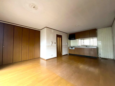 【居間・リビング】 | ■新規専任物件■高槻市大塚町二丁目■空家ですので気兼ねなく内覧可