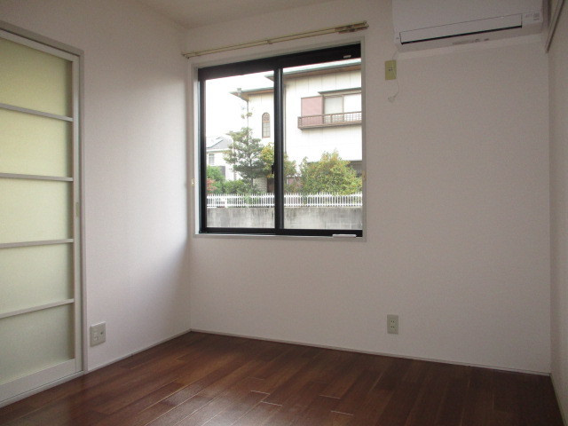 ボナール高塚台の居間・リビング