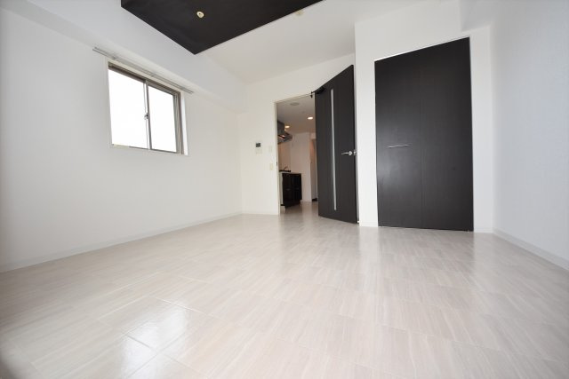 レオンコンフォート難波西の洋室