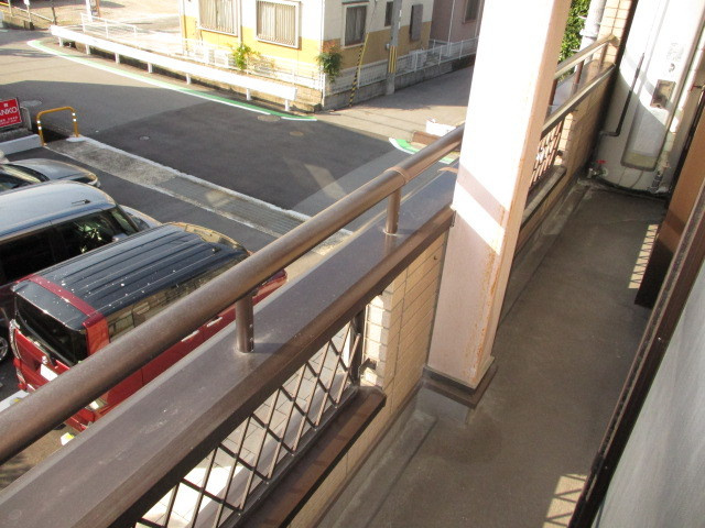 北葛城郡王寺町本町１丁目の店舗事務所のバルコニー