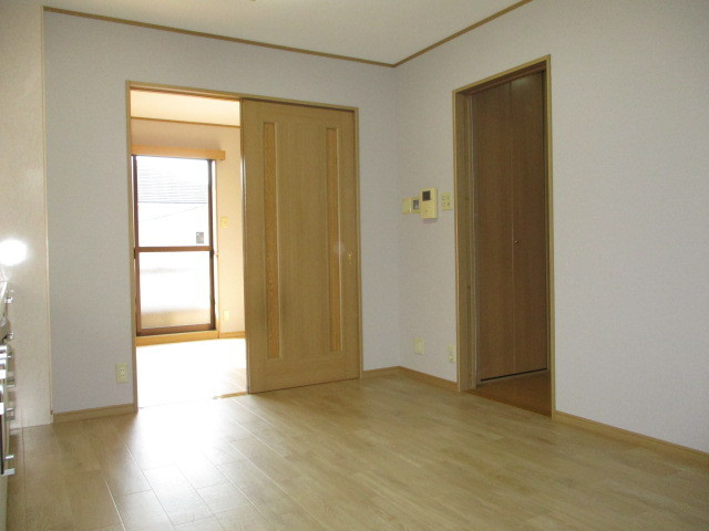 北葛城郡王寺町本町１丁目の店舗事務所の居間・リビング