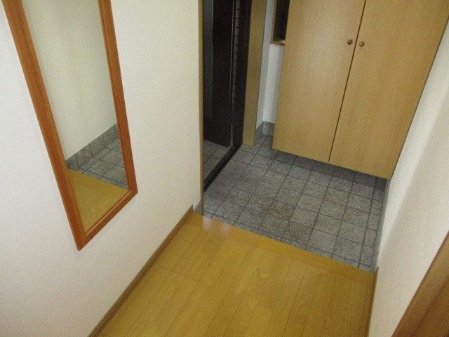 北葛城郡王寺町本町１丁目の店舗事務所の玄関