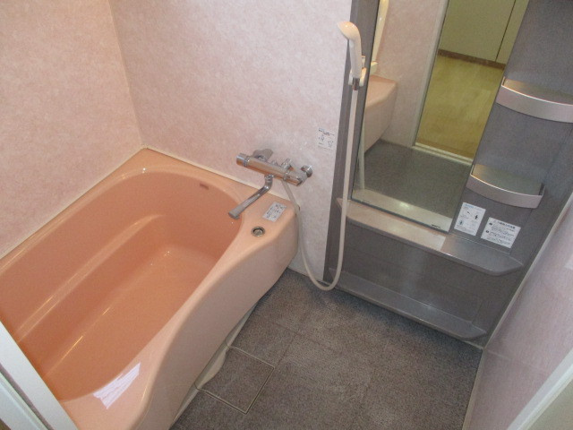 北葛城郡王寺町本町１丁目の店舗事務所の浴室