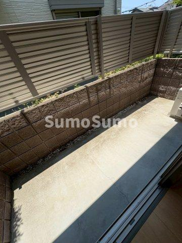 ルクセンブルク舞子公園のバルコニー|暖かな日差しのふりそそぐバルコニー