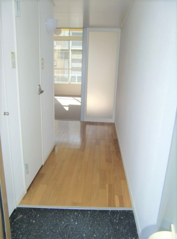 ウッドワン2番館のエントランス|落ち着いたエントランスです