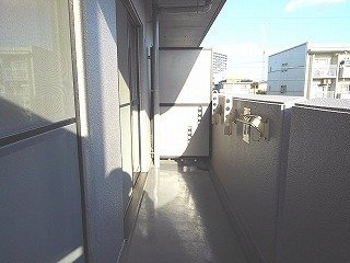 メイプルハイツのバルコニー|陽当たり良好なバルコニーです