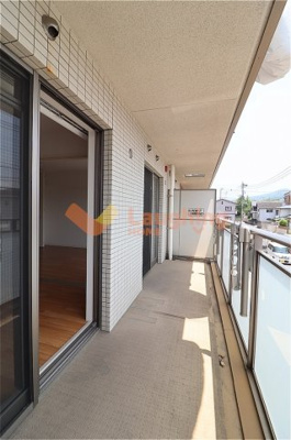 【バルコニー】 | フローリッシュⅢ | 外からの目が気にならないバルコニーで洗濯物が干せます