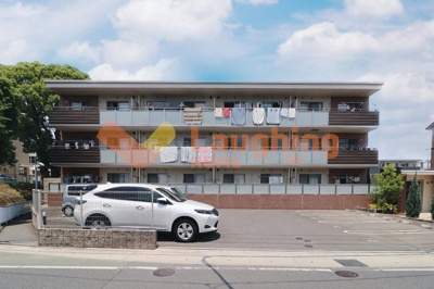 【駐車場】 | フローリッシュⅢ | 駐車場があるので、車を買う予定の方も安心です