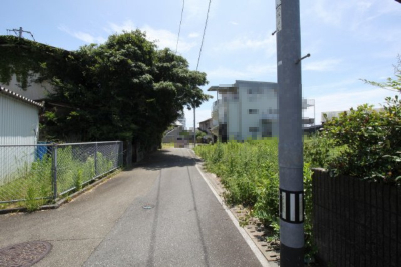 薊野東町　B号地　建築条件なし　売土地の前面道路含む現地写真