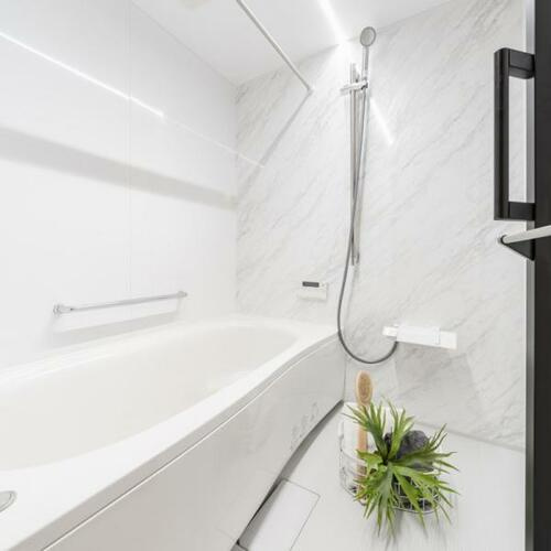 泉区緑園6丁目 中古戸建 11980万円の浴室