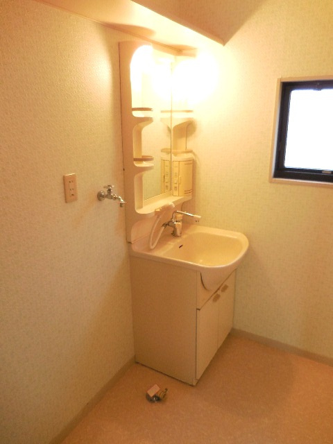 ルピナス御井【10,000円キャッシュバック対象物件】の独立洗面台|独立洗面台あり、毎朝おしゃれに忙しい女性の方におすすめです