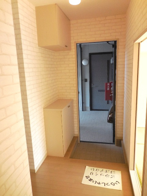 ルピナス御井【10,000円キャッシュバック対象物件】の玄関|ゆったりとした玄関です