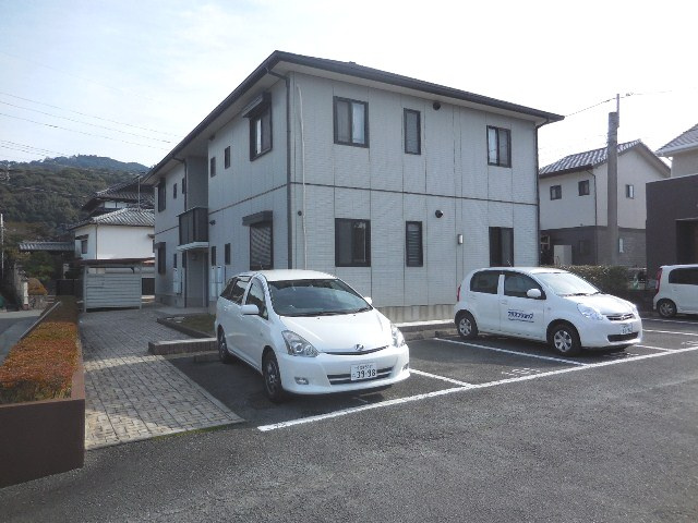 ルピナス御井【10,000円キャッシュバック対象物件】の駐車場|駐車場完備です