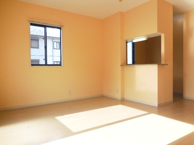 ルピナス御井【10,000円キャッシュバック対象物件】の居間・リビング|こちらの居間で趣味の時間をお楽しみください