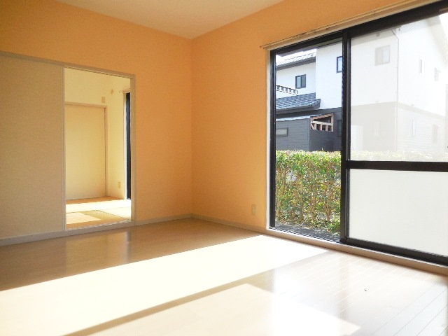 ルピナス御井【10,000円キャッシュバック対象物件】の居間・リビング|リビングです