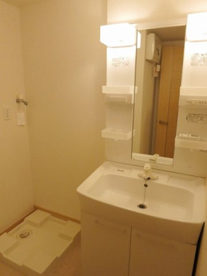 【洗面所】 | メリディオ　Ｂ | 明るい洗面所です