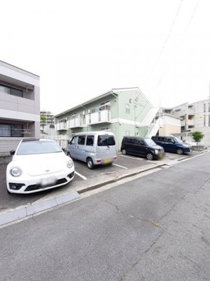 【駐車場】 | 桜通りハイツ | 車をお持ちの方に嬉しい駐車場付きの物件です