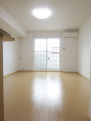 【居間・リビング】 | ハーヴェストⅡ | 過ごしやすい室内です