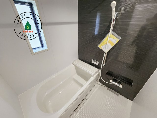 糟屋郡須恵町佐谷第1-2棟（1号棟）の内観：施工例|浴室は一日の疲れを癒す場所だから、家族みんながゆったりできる快適設計。追い炊き機能付きオートバス。安定した温度で、いつでも快適に入浴できます。