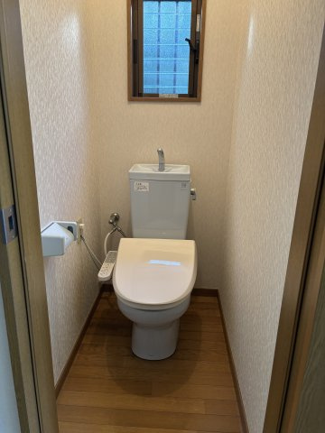 キャッスル小平のトイレ|ウォシュレットトイレで窓があります！