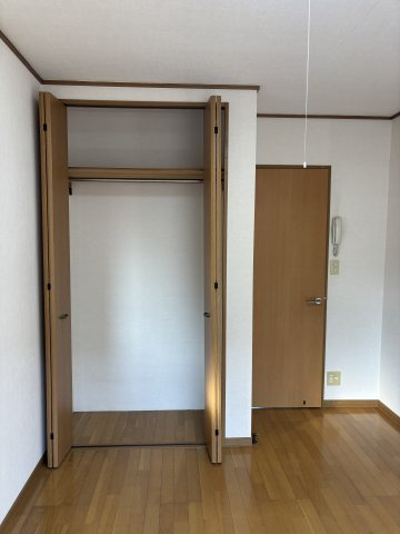 キャッスル小平の収納|天井まで高さがあり収納力あります