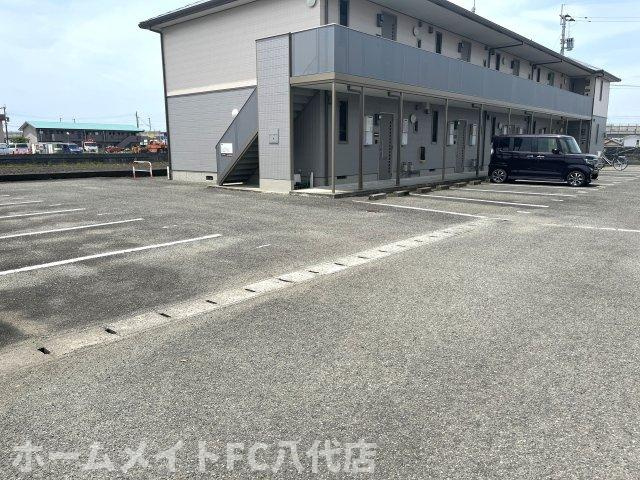 メゾンボヌールAの駐車場