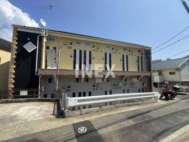 横浜市港南区野庭町のアパートのエントランス