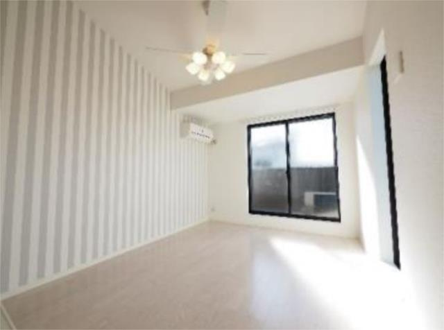 川崎市多摩区菅野戸呂のアパートの居間・リビング