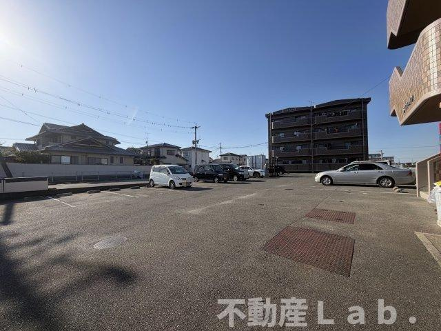 S・T・FハイツⅠの駐車場