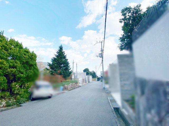 鷲林寺南町　売土地の前面道路含む現地写真|西側道路