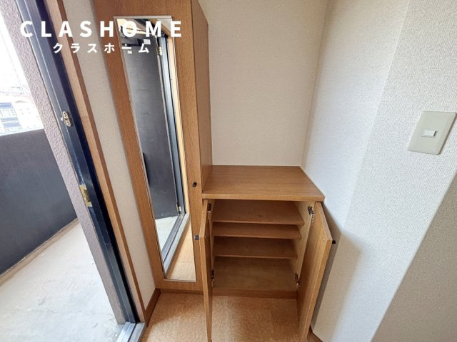 エクセル　　刈谷市近郊の賃貸はクラスホームの玄関|同物件の別部屋になります。