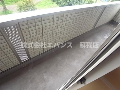 【バルコニー】 | ひばりパークＢ | 暖かな日差しのふりそそぐバルコニー