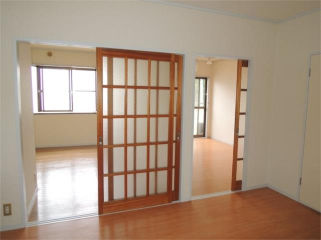 川崎市多摩区菅６丁目の賃貸マンションの居間・リビング