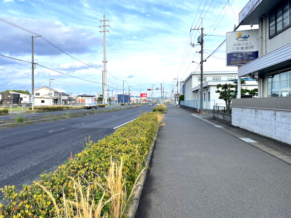 駅家町近田の前面道路含む現地写真