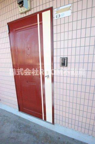 コーポレーション華の玄関