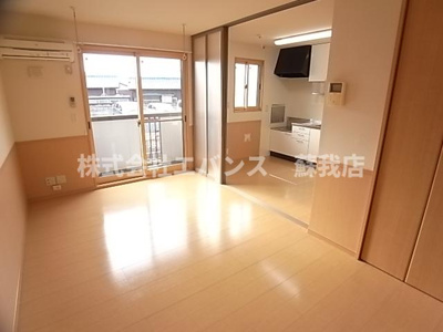 【居間・リビング】 | ハイツ・プリマベーラ | おしゃれな居間です