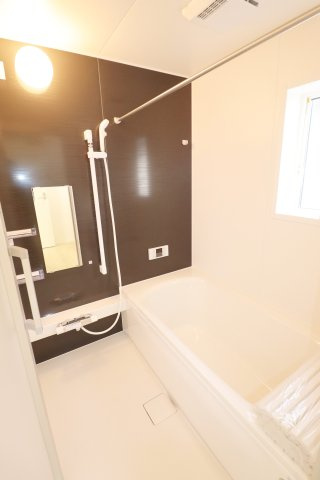 須賀川市日向町　　　１号棟　　　西袋1小学校、西袋中学区の玄関|※同社施工例
