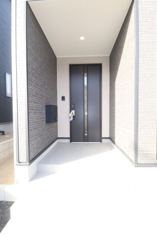 須賀川市日向町　　　１号棟　　　西袋1小学校、西袋中学区の玄関|※同社施工例
