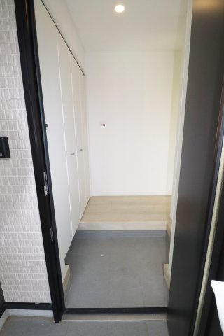 須賀川市日向町　　　１号棟　　　西袋1小学校、西袋中学区の玄関|※同社施工例
