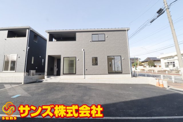 須賀川市日向町　　　１号棟　　　西袋1小学校、西袋中学区の外観|南東側から見た駐車場を含む外観